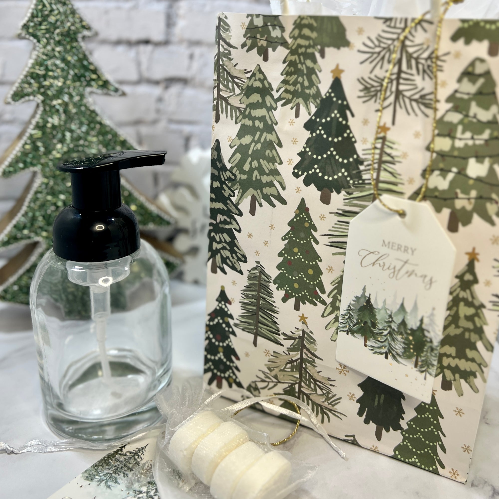 Clear soap dispenser with black pump, 4 soap tabs, gift bag and tag